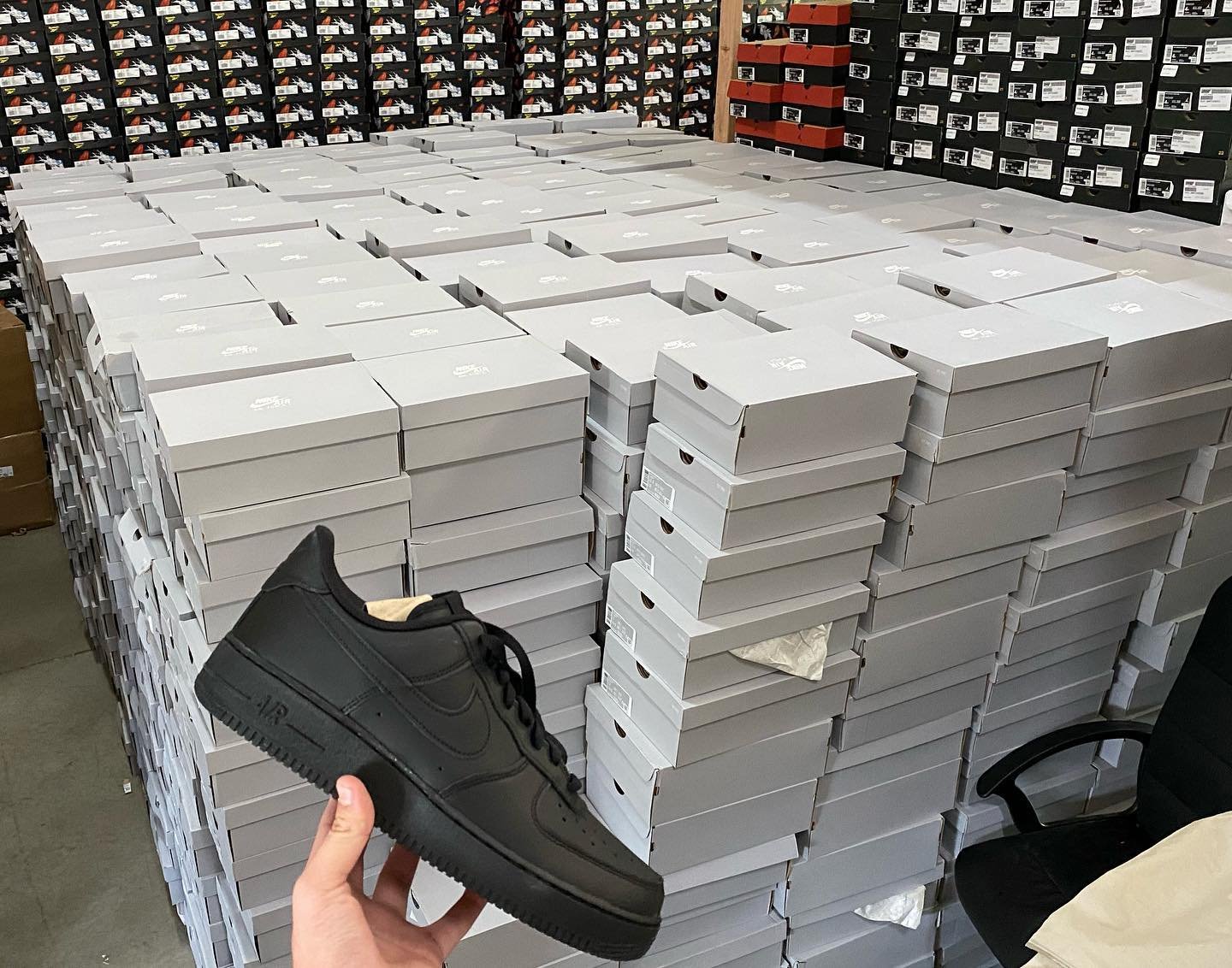 Original Air Force shoes pallet – Bulk AF1 Wholesale Sneakers for Resale – Bild 9